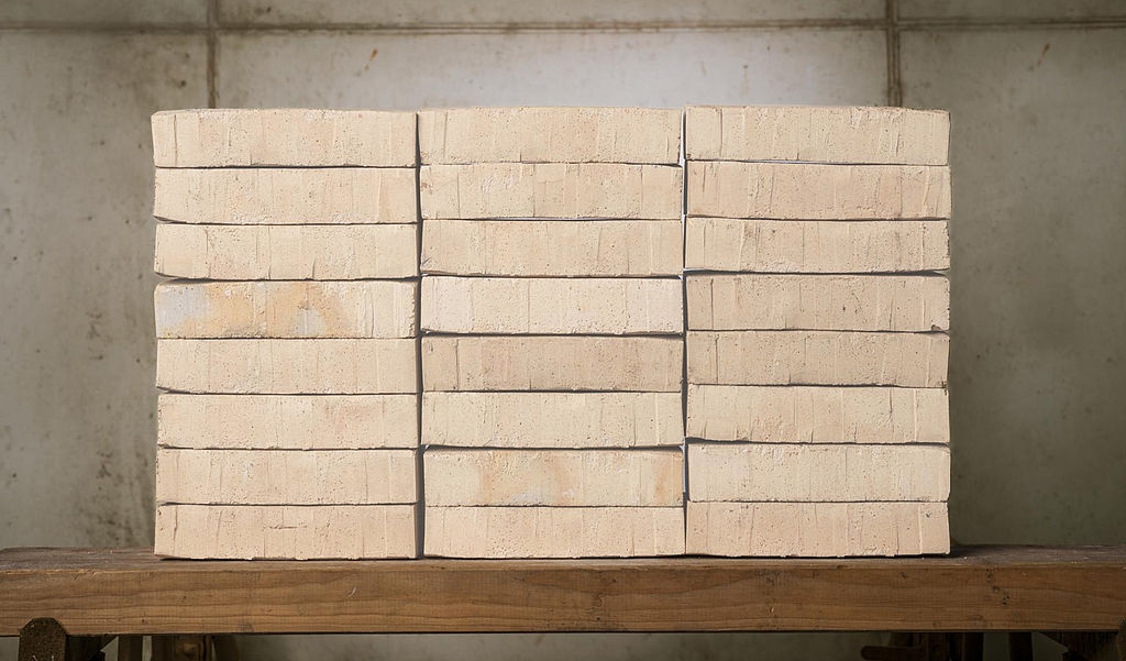 1604ekws | Waterstruck | DF Cream Brick (with carbon spots)